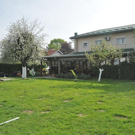 Bed and Breakfast Klet Cinkus Hrvatski Leskovac Esterno foto