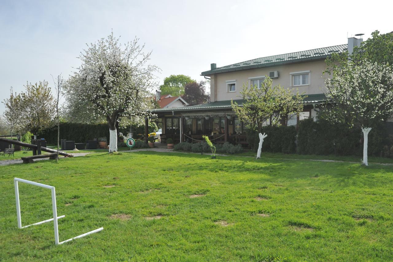 Bed and Breakfast Klet Cinkus Hrvatski Leskovac Esterno foto